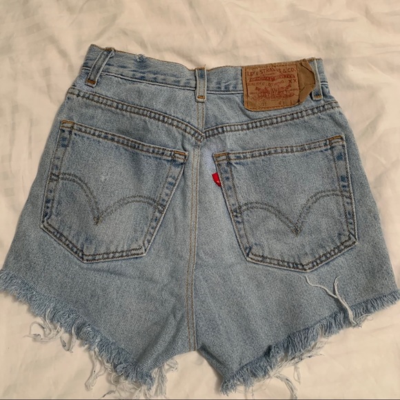 VINTAGE LEVI SHORTS - Picture 2 of 3